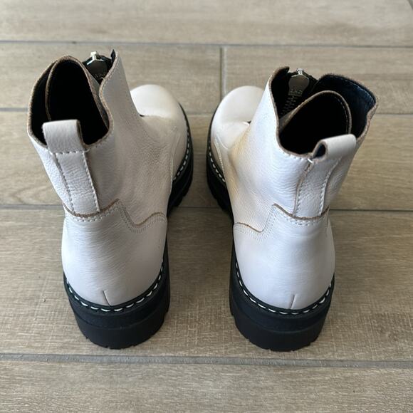 Marc Fisher LTD Paralee Lug-Sole Zip Cream Combat Boots Size: 9 - Picture 5 of 8